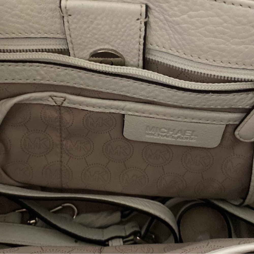 Michael Kors White Audrey Satchel Zip and slip interior pockets - Picture 11 of 13